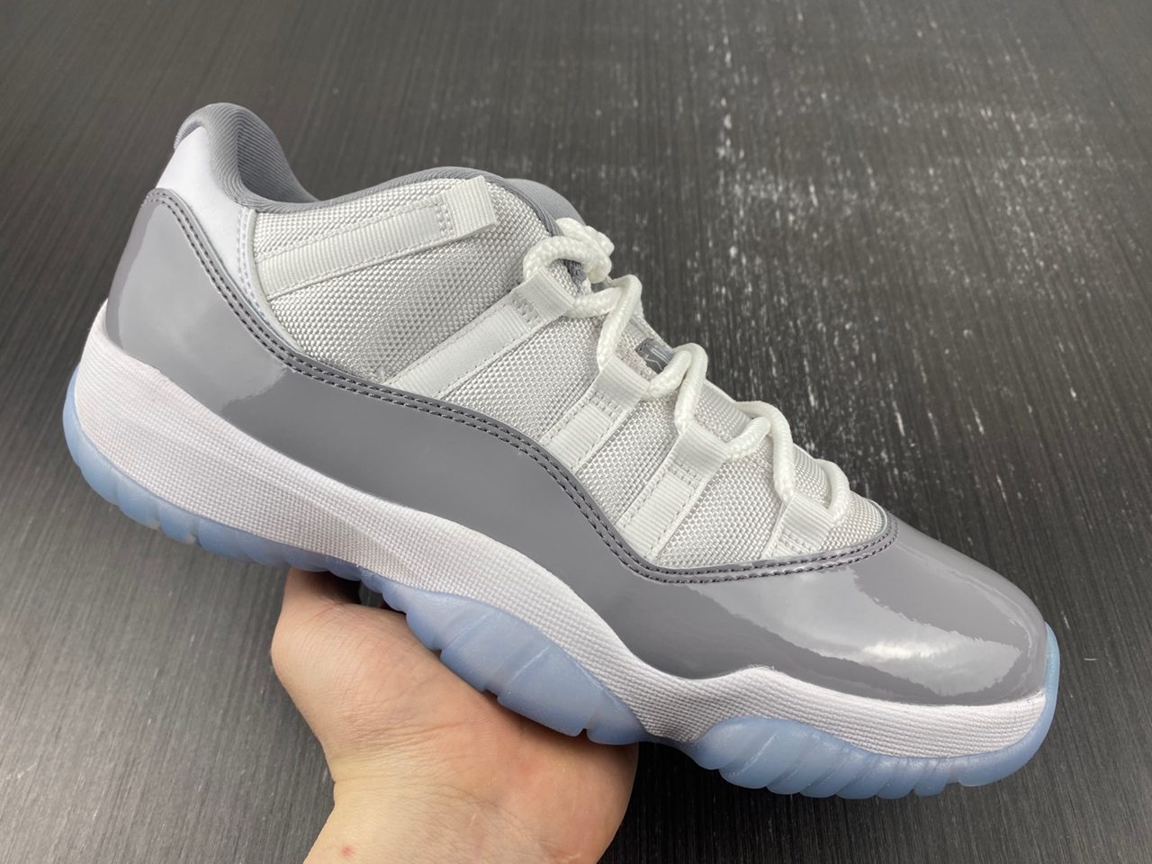 ir Jordan 11 Low ??Cement Grey AV2187-140